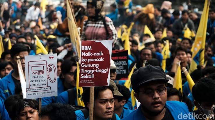 Harga BBM Melesat, Bagaimana Ekonomi Rakyat?