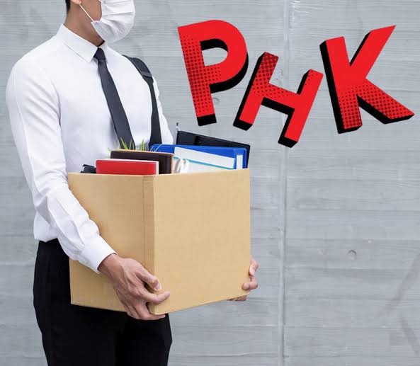 PHK Massal Terjadi Ditengah Resesi, Islam Wajib Jadi Solusi