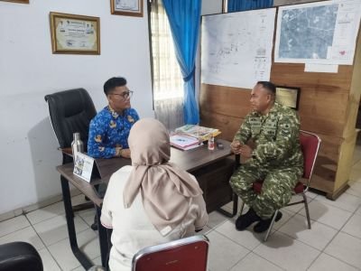 Babinsa Simpangtiga Perkuat Sinergi dengan Pemerintah Kelurahan dan Pengelola KDKMP